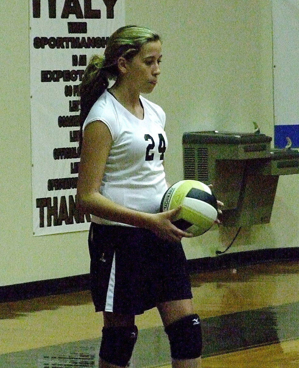 Image: Hannah Haight(24) to serve for Italy.