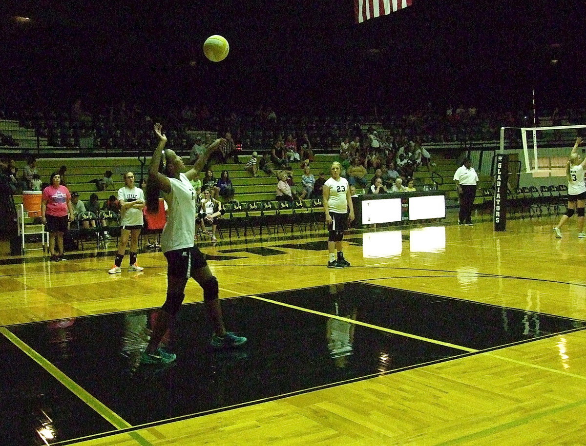 Image: Emmy Cunningham(27) serves up a winner against Kopperl.