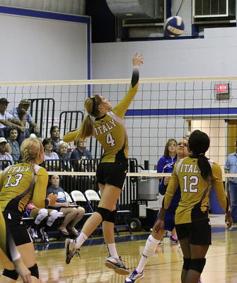 Image: Lady Gladiator sophomore, Halee Turner(4), glides in for the point.