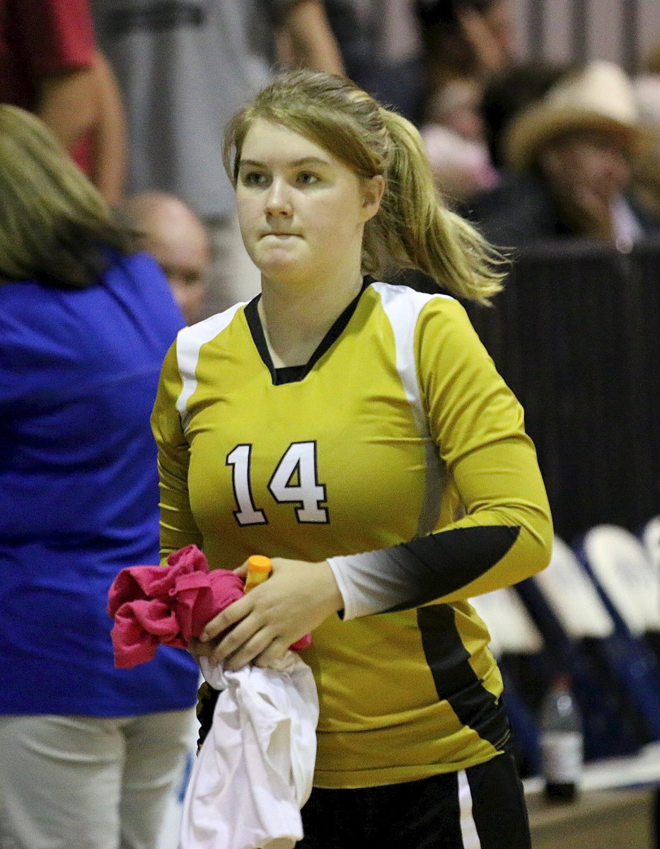 Image: Senior Taylor Turner(14) and her teammates change sides after the first set is in the books against Frost.