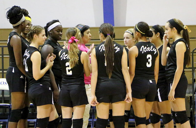 Image: Italy JV coach, Tina Richards, talks with her girls during a timeout.