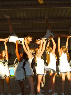 Image: These are the bravest cheerleaders ever!