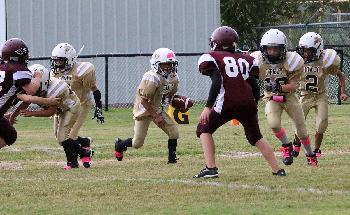 Image: B-team quarterback Jeremy Munoz(5) gets a block from Gabe Martinez(55) and then falls in behind lead blockers Ty Cash(10) and Jalyn Wallace(2).