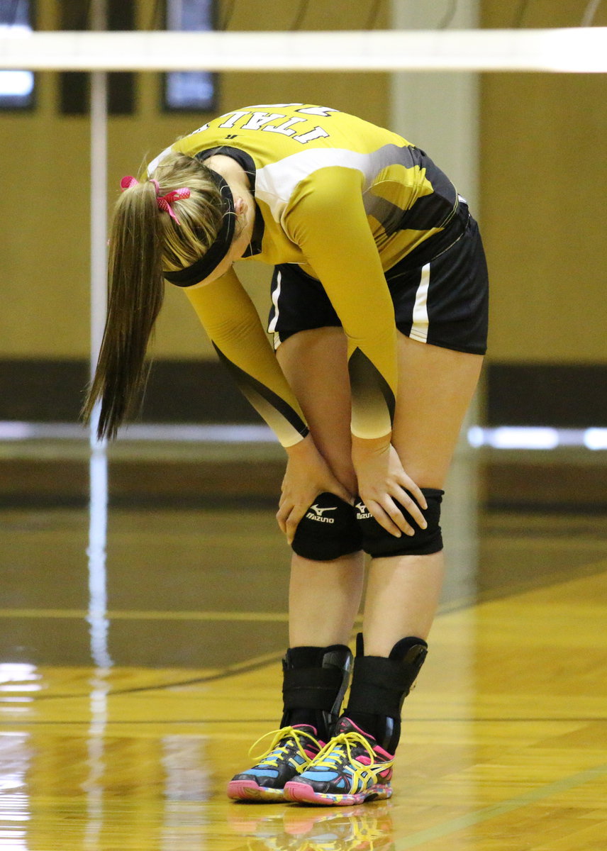 Image: Madison Washington(10) takes a moment to gather as she and her teammates keep Bynum pinned down.