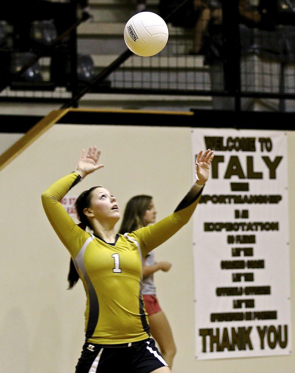 Image: Bailey Eubank(1) serves to Bynum.