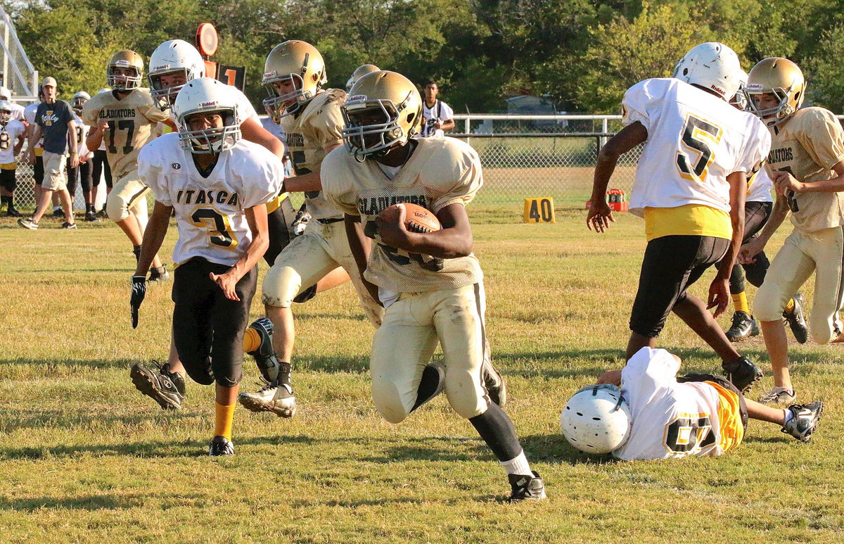 Image: Kendrick Norwood(20) eludes Wampus Cat tacklers on his way to the endzone.