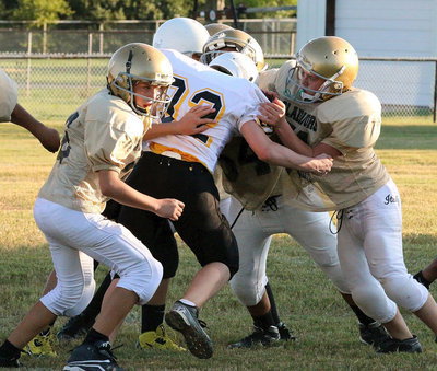 Image: Cason Roberts(51) and his o-line buds handle Itasca at the line-of-scrimmage.