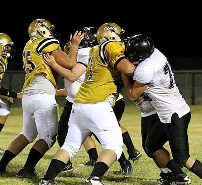 Image: The Beast Brothers: Austin Pittmon(65) and Aaron Pittmon(71) win the battle in the trenches against Itasca.