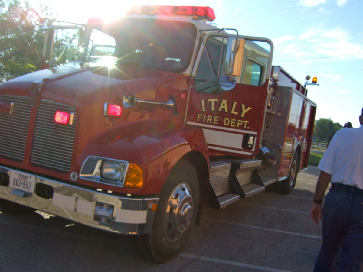 Image: Italy fire truck with lights going.