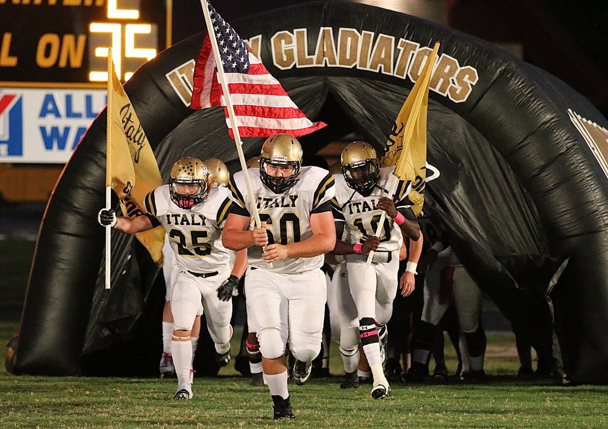 Image: Shad Newman(25), Kevin Roldan(60) and TaMarcus Sheppard(10) lead Italy into district battle against the Itasca Wampus Cats.