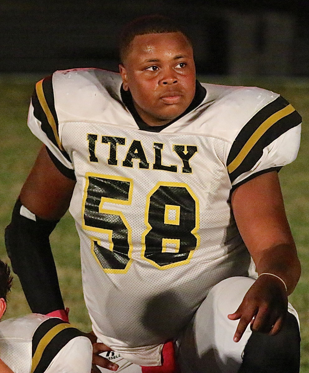 Image: Italy senior Darol Mayberry(58) and his teammates prepare for the second-half.