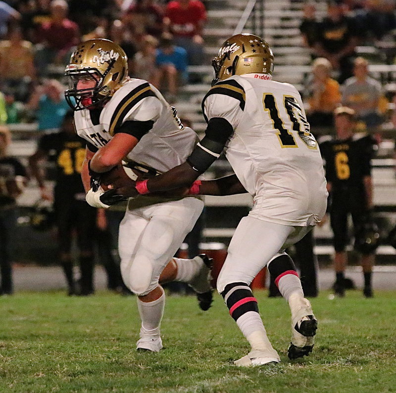 Image: TaMarcus Sheppard(10) hands off to his fullback, Shad Newman(25).