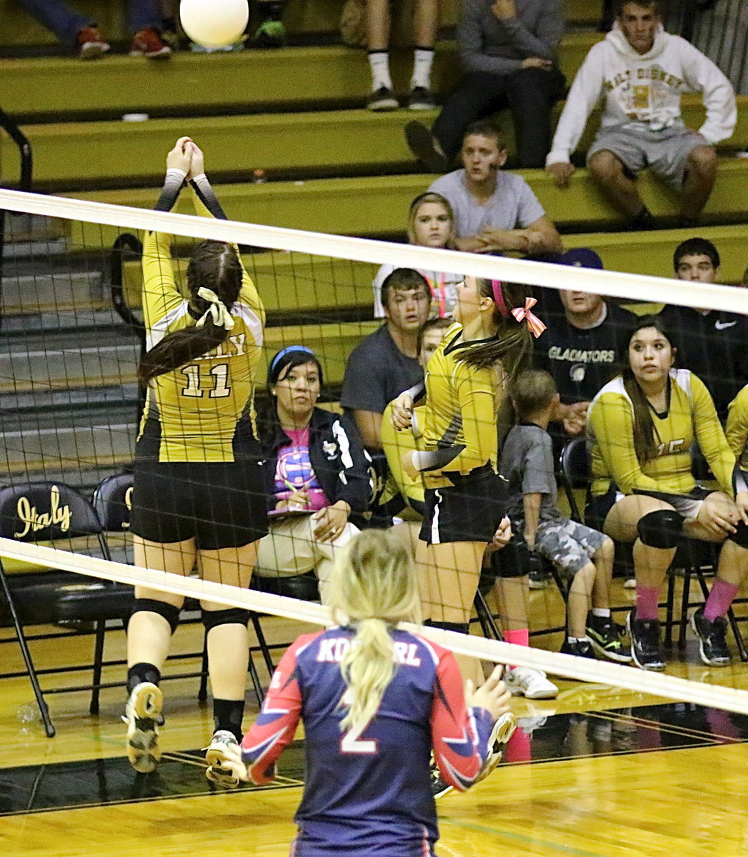 Image: Paige Westbrook(11) makes a play on a ball heading toward Italy’s sideline.