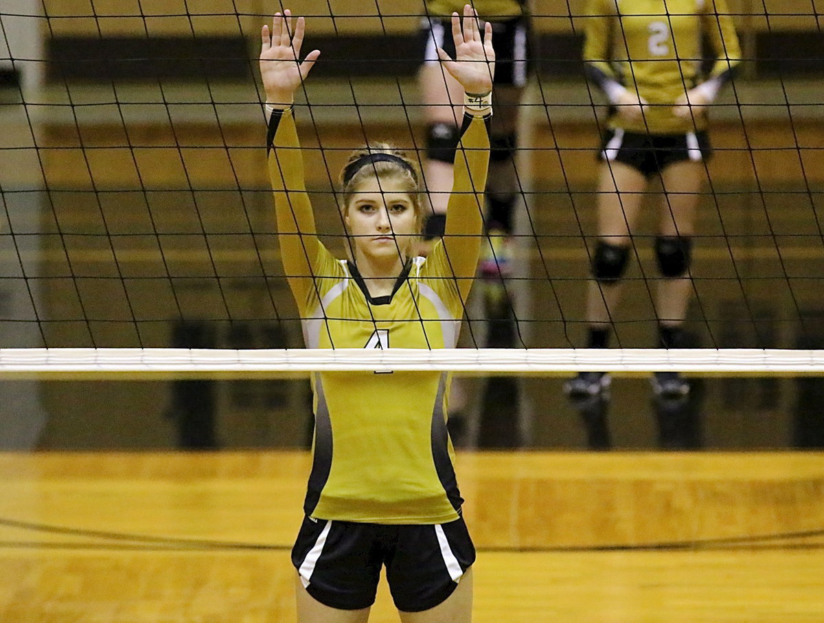 Image: Avoid running in to Lady Gladiator Halee Turner(4) inside a gymnasium, a domenasium or a back alley,