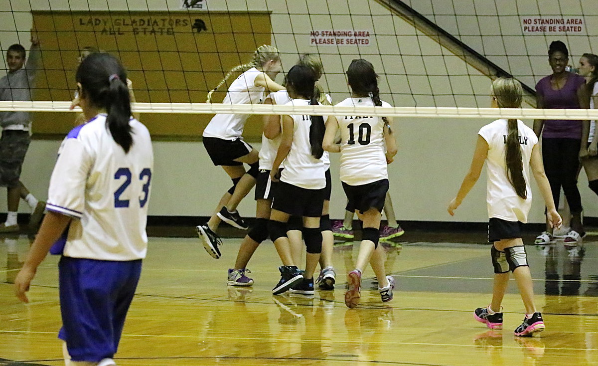 Image: Taylor Boyd(9) celebrates with her teammates after they iced the Bears 2 sets to 1.