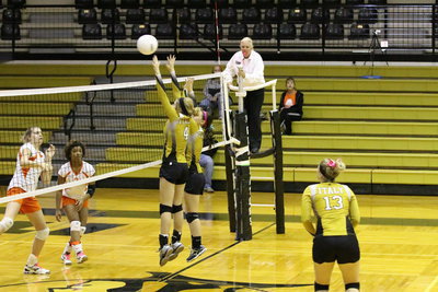 Image: Haylee Turner(4) and Bailey Eubank(1) got it covered.