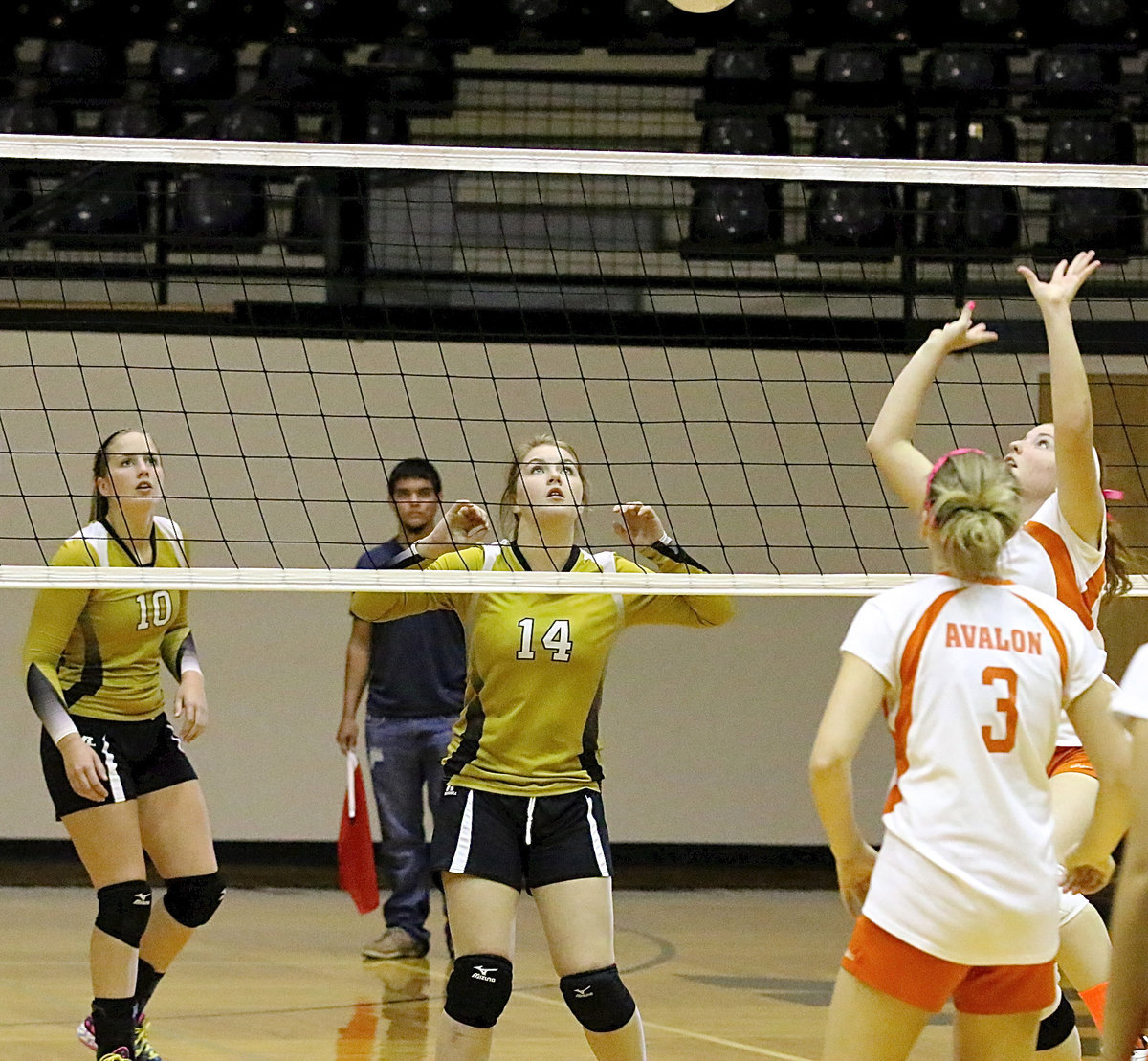 Image: Taylor Turner(14) and Madison Washington(10) react to Avalon’s return.