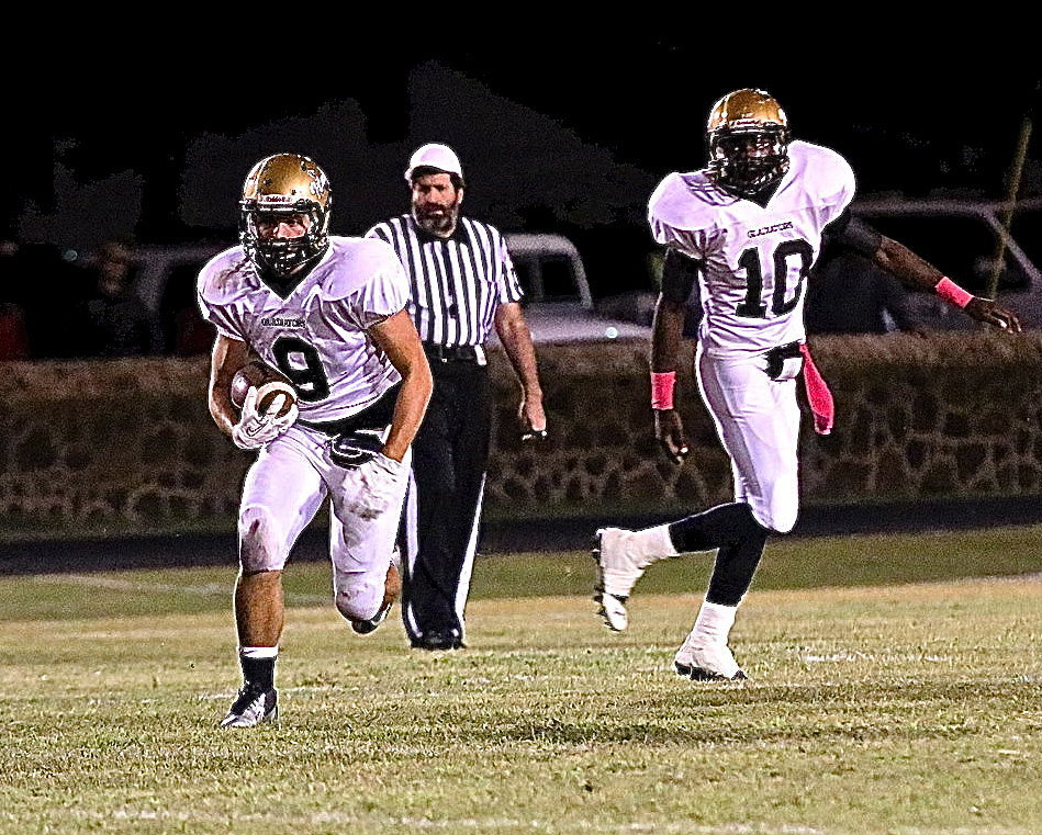 Image: Hunter Merimon(9) takes the handoff from quarterback TaMarcus Sheppard(10) with both Gladiators contributing 421 rushing yards and 4 touchdowns to help Italy post a 2-0 district start.