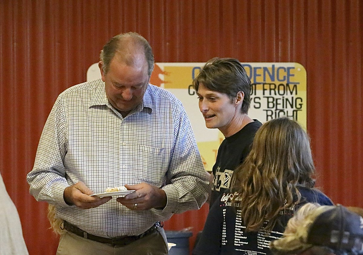 Image: Michelle Riddle thanks Mayor James Hobbs for his support.