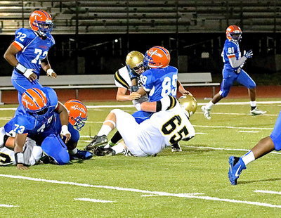 Image: Tyler Vencill(65) gets help from Bailey Walton(65) to bring down a Gator ball carrier.