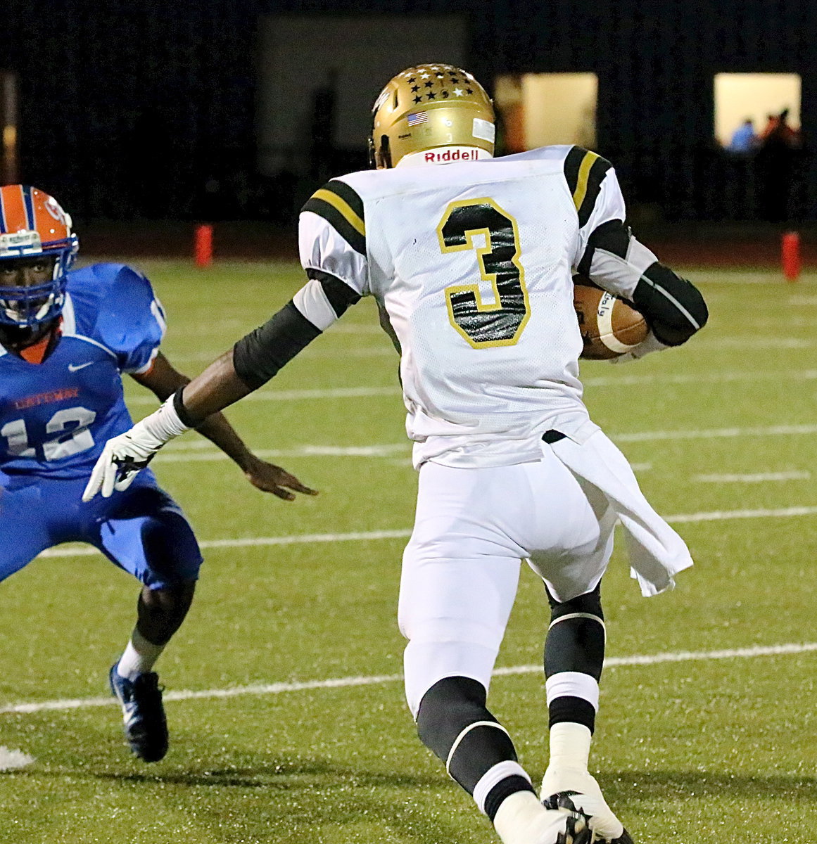 Image: Gladiator receiver Trevon Robertson(3) gives a Gateway defender the shimmy.