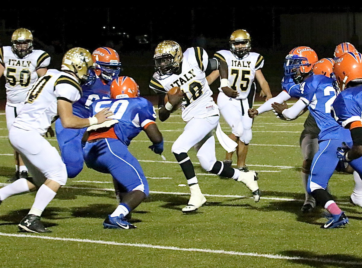 Image: TaMarcus Sheppard(10) turns not much into something as teammate Coby Bland(40) tries to clear the way.