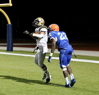 Image: Sophomore Gladiator Levi McBride(1) hauls in his first of two touchdown receptions in the fourth-quarter.