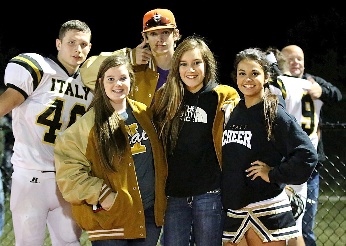 Image: Coby Bland(40), Ty Windham, Reagan Cockerham, Jozie Perkins and Ashlyn Jacinto celebrate Italy’s dramatic win over Gateway.