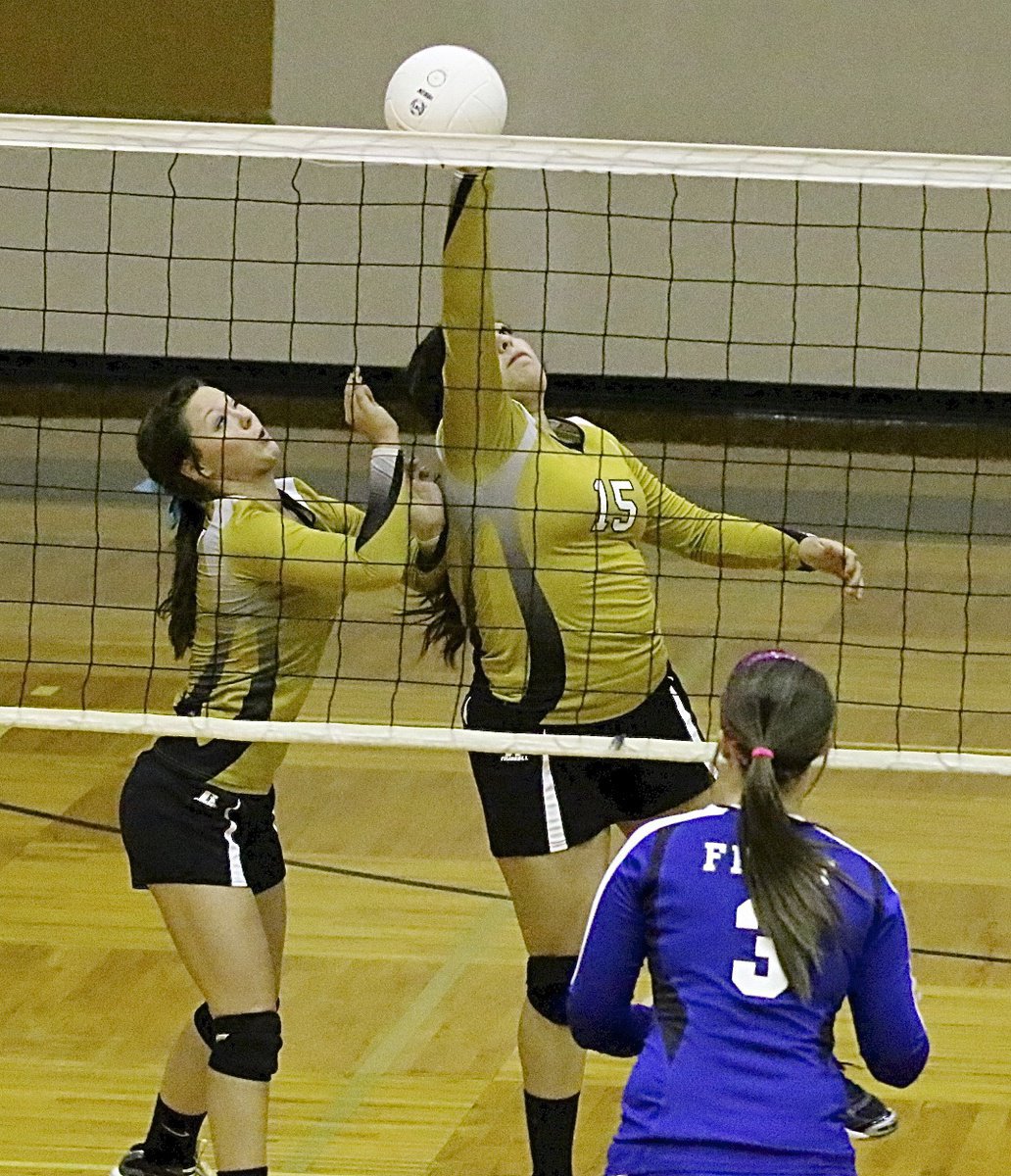 Image: Monserrat Figueroa(15) and teammate Bailey Eubank(1) avoid a collision after both react to the ball.