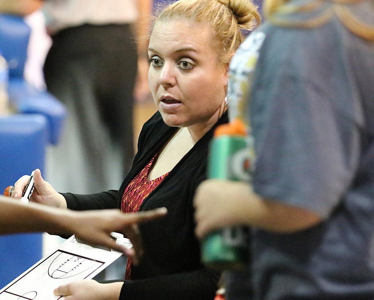 Image: Italy’s second-year head coach Melissa Fullmer talks strategy during a timeout.