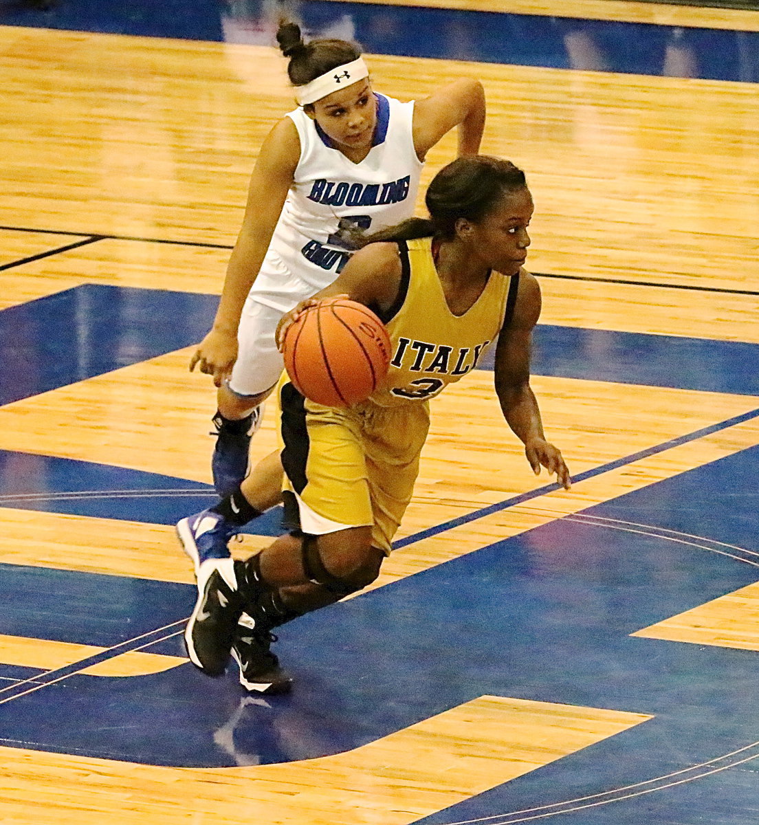 Image: Kortnei Johnson(3) passes by a BG defender.