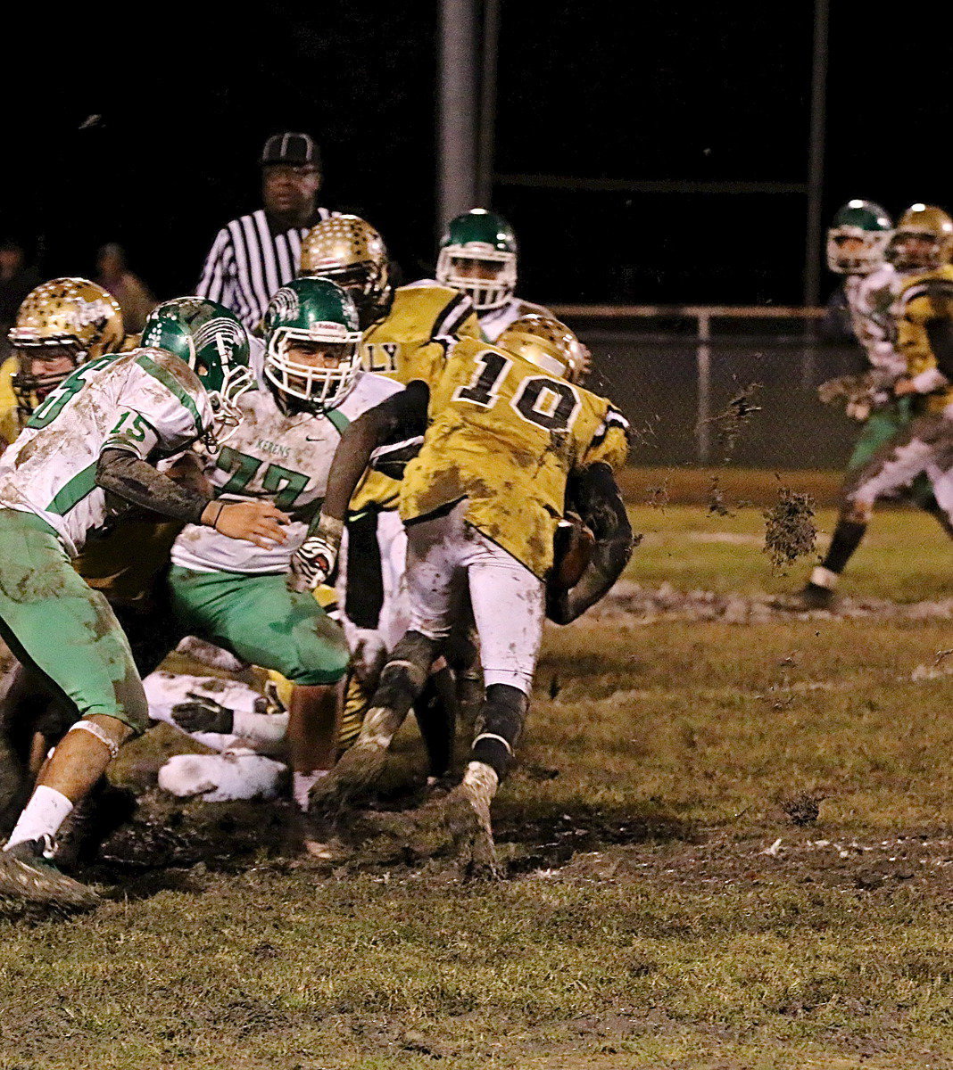 Image: TaMarcus Sheppard(10) spins out while trying to steer clear of Bobcat tacklers.