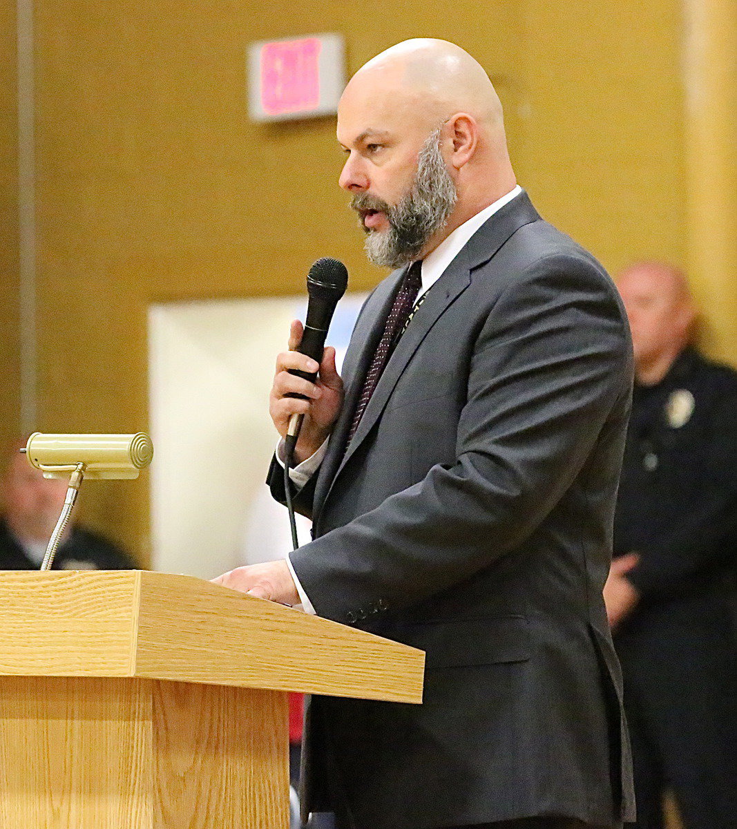 Image: Military veteran and Italy ISD principal recognizes his fellow veterans.