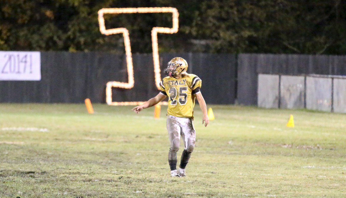 Image: Senior Gladiator Shad Newman(25) shows his versatility lining up as a receiver.