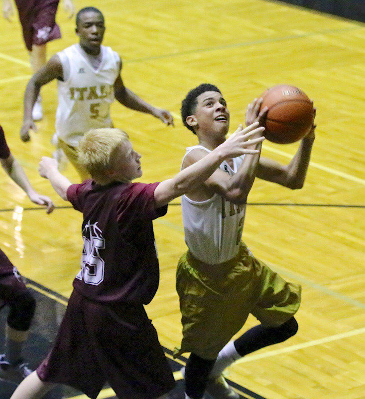 Image: Tylan Wallace(2) gets to the rim.