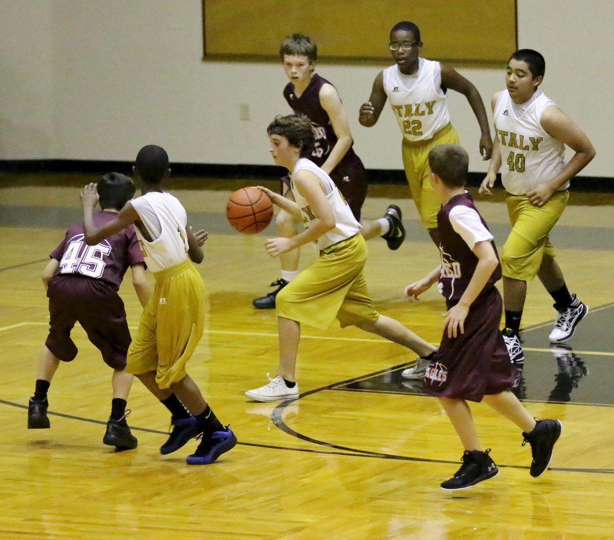 Image: Andrew Oldfied(13) dribbles thru traffic.