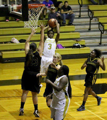Image: Kortnei Johnson(3) scores 8-points in the 1st period and 8-points in the 3rd period on her way to a game high 20-points against Malakoff.