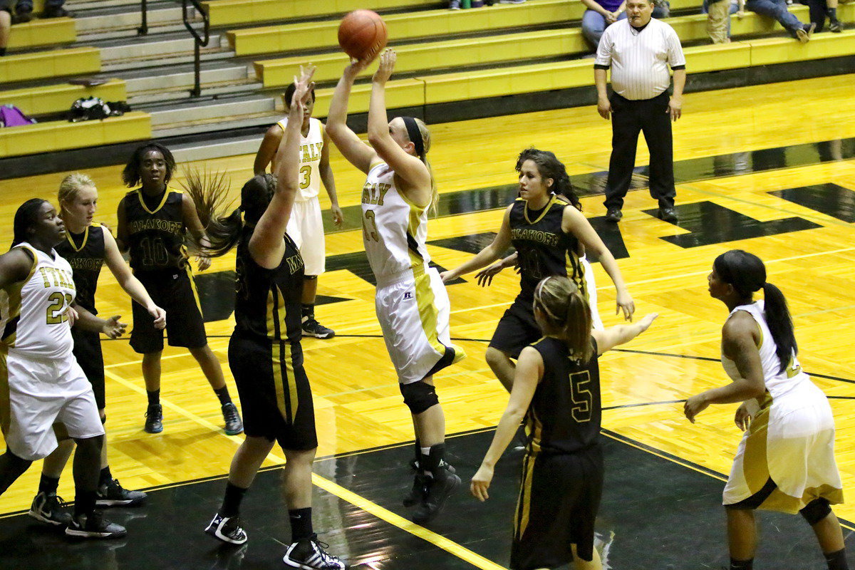 Image: Jaclynn Lewis(13) scores facing the rim.