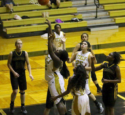 Image: Taleyia Wilson(22) helps give her team a chance.