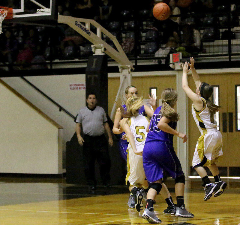 Image: Tara Wallis(4) knocks down a jumper.