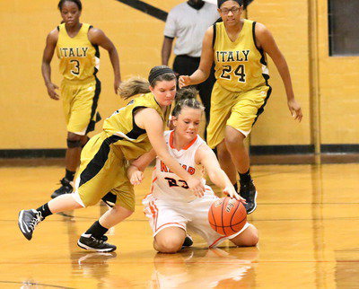 Image: On defense, an aggressive Tara Wallis(4) forces a tie ball.