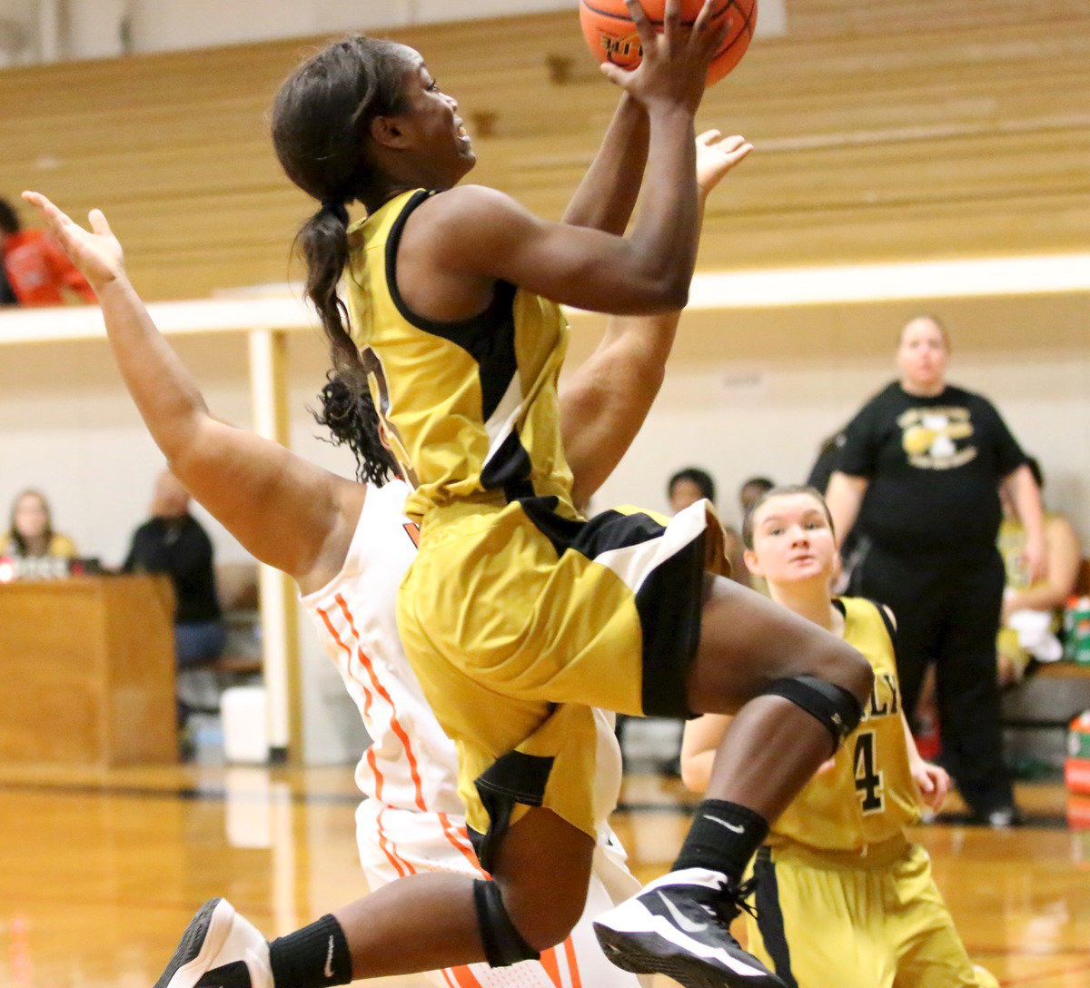 Image: Kortnei Johnson(3) attacks the rim.