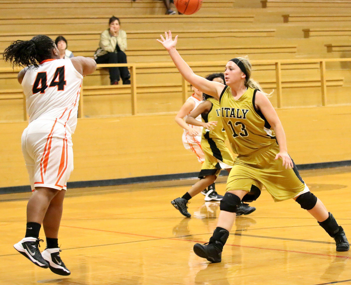 Image: Jaclynn Lewis(13) pressures a Kemp passer.