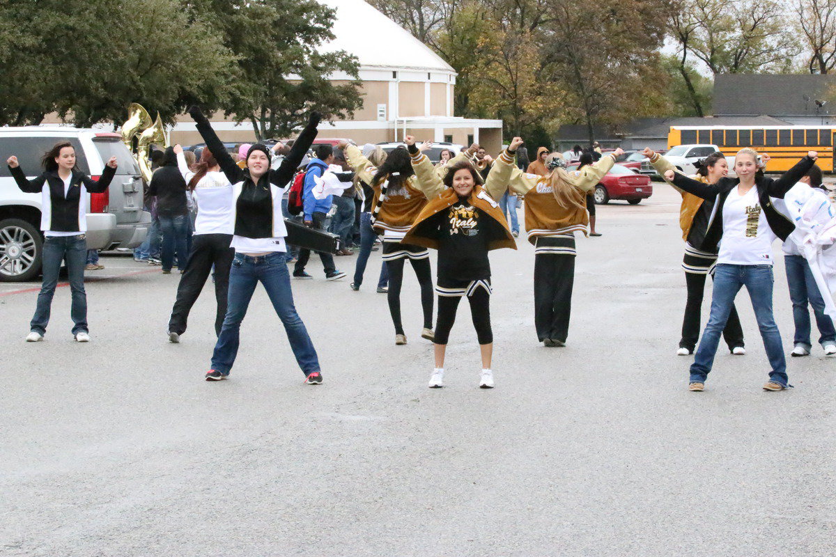 Image: Cheerleaders Paige Little, Kristian Weeks, Taylor Turner, K’reona Davis, Jessica Garcia, Britney Chambers, Ashlyn Jacinto, Maegan Connor and Noeli Garcia cheer for the Gladiators!