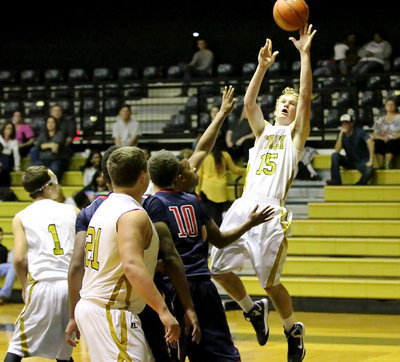 Image: Junior forward Cody Boyd(15) scores from the baseline.