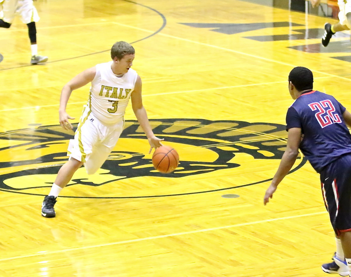 Image: Senior talent Bailey Walton(3) maneuvers the ball up the floor.