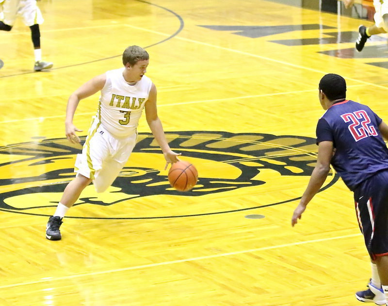 Image: Senior talent Bailey Walton(3) maneuvers the ball up the floor.