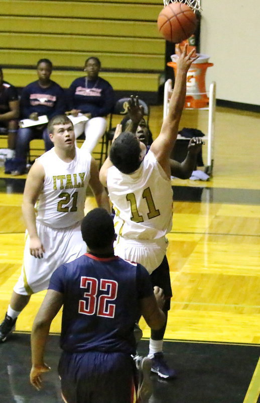 Image: Tyler Anderson(11) scores off the drive into the lane.