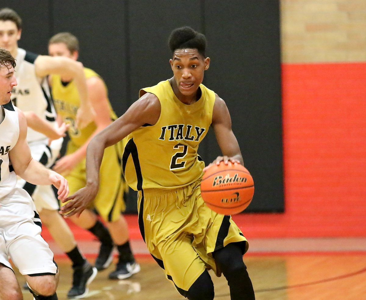 Image: Trevon Robertson(2) attacks the Zebras.