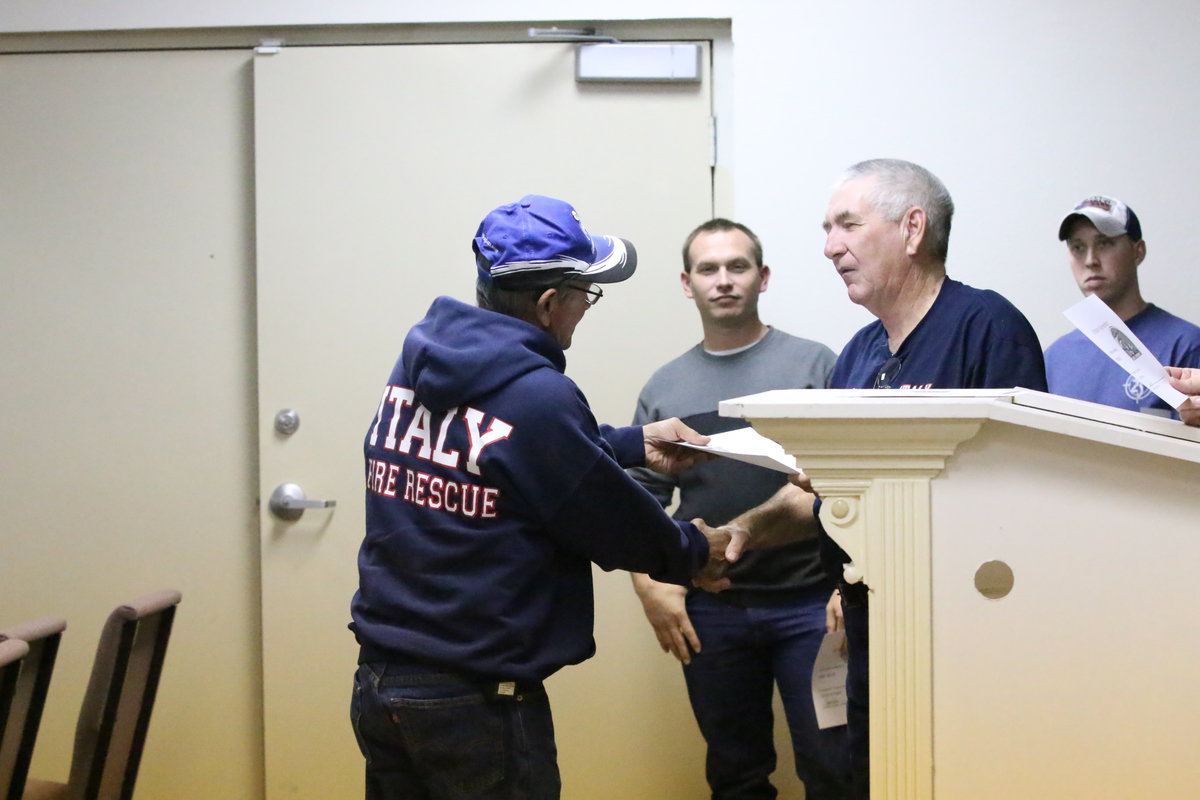 Image: Lieutenant Sal Perales accepts his service certificate from Donald Chambers. Sal has served 22 years with the department.